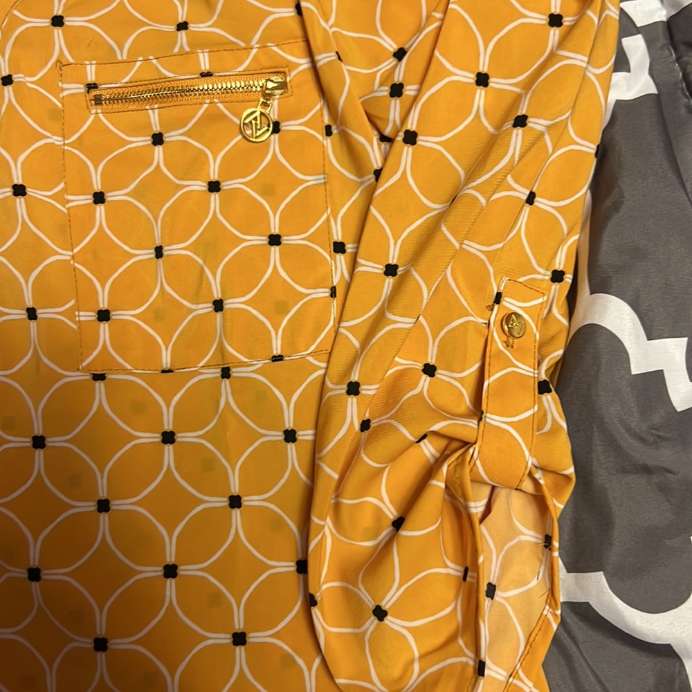 Adrienne Vittadini Yellow Shirt - Picture 2 of 3